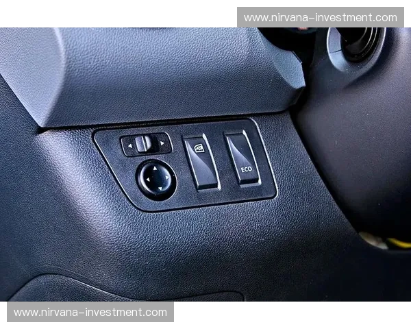 探秘雷诺300英雄革新实力与未来智驾潮流全方位解析深度观察秀